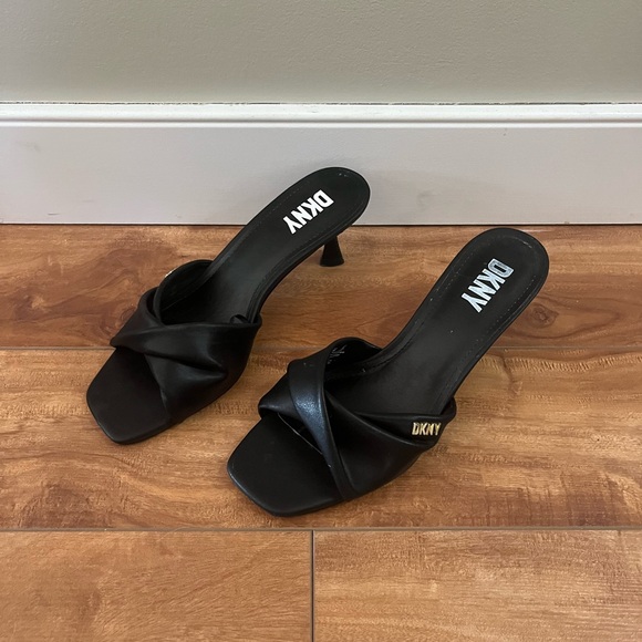 Heels - Picture 1 of 3